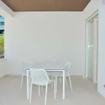 Charming Seaside Escape With Bright Interiors Lägenhet *
