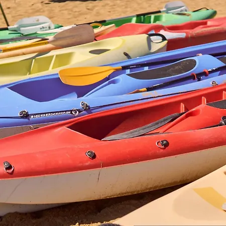 Charming Seaside Escape With Bright Interiors Apartmán *