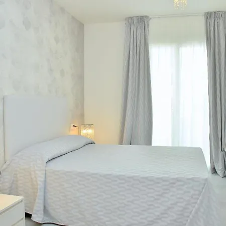 Charming Seaside Escape With Bright Interiors アパート *
