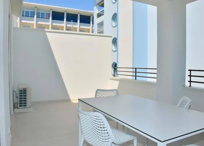 Apartmán Charming Seaside Escape With Bright Interiors