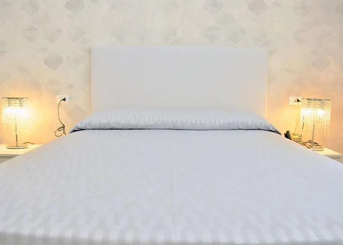 דירה Charming Seaside Escape With Bright Interiors *